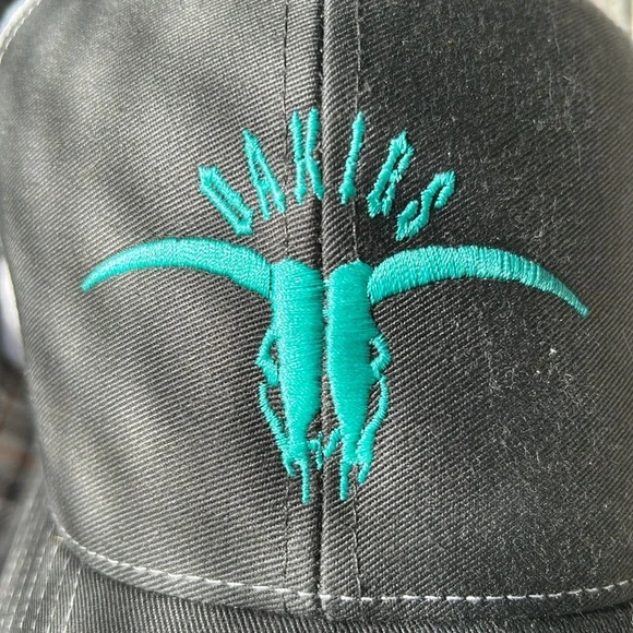 Grey and Teal Trucker Hat with turquoise skull - Picture 3 of 9